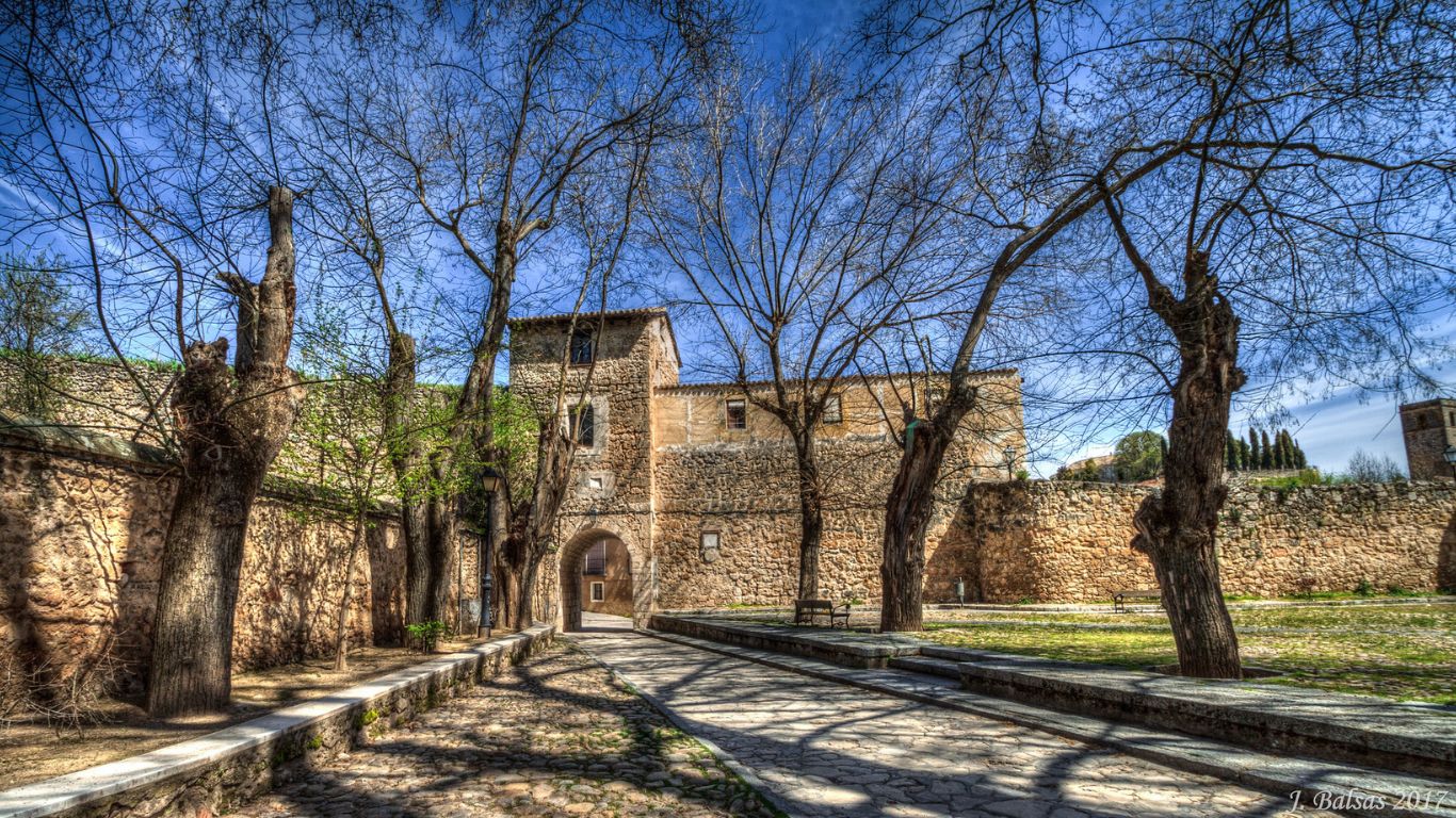 Escapada de senderismo a La Alcarria (Guadalajara): Brihuega y sus campos de lavanda, Trillo y las Tetas de Viana, y visita a Cifuentes. 30–31 mayo 2026.