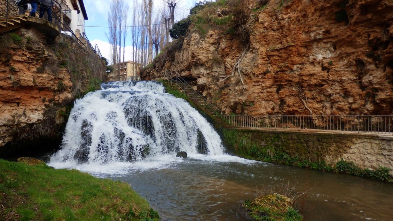 Escapada de senderismo a La Alcarria (Guadalajara): Brihuega y sus campos de lavanda, Trillo y las Tetas de Viana, y visita a Cifuentes. 30–31 mayo 2026.